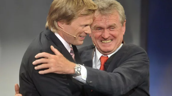 Sepp Maier (r) kritisiert den FC Bayern nach dem Kahn-Rauswurf. - &copy; Andreas Gebert/dpa
