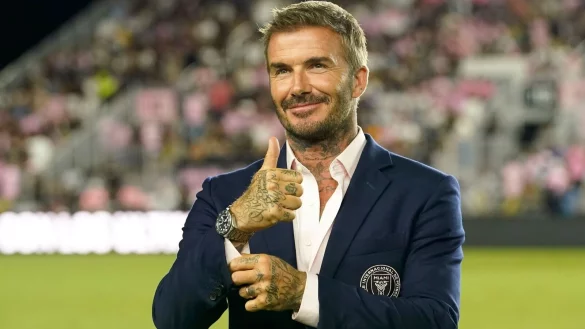 David Beckham erzählt von Anfeindungen. - © Lynne Sladky/AP