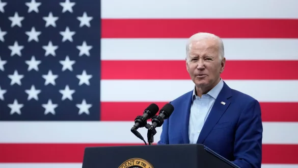 US-Pr&auml;sident Joe Biden spricht bei Arcosa Wind Towers. Biden erl&auml;sst ein neues Dekret und nimmt daf&uuml;r Spannungen mit China in Kauf. - &copy; Alex Brandon/AP/dpa