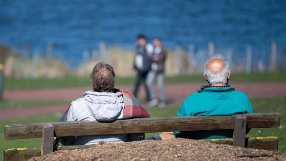 Viele Menschen sind im Alter zufriedener. - &copy; Sebastian Gollnow/dpa