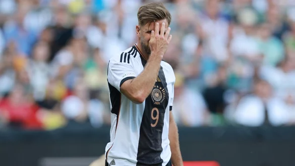 St&uuml;rmer Niclas F&uuml;llkrug kennt das Bremer Publikum. - &copy; Christian Charisius/dpa