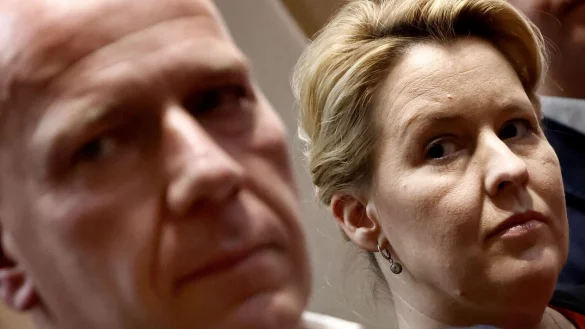 Der Berliner CDU-Landeschef Kai Wegner und die Regierende B&uuml;rgermeisterin Franziska Giffey (SPD) &auml;u&szlig;ern sich zum Volksentscheid f&uuml;r Klimaneutralit&auml;t bis 2030. - &copy; Carsten Koall/dpa