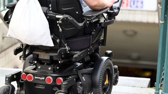 Schnell von A nach B ist f&uuml;r Menschen, die mit Hilfsmitteln unterwegs sind, oft nicht so einfach wie f&uuml;r Fu&szlig;g&auml;nger. - &copy; Jessica Lichetzki/dpa