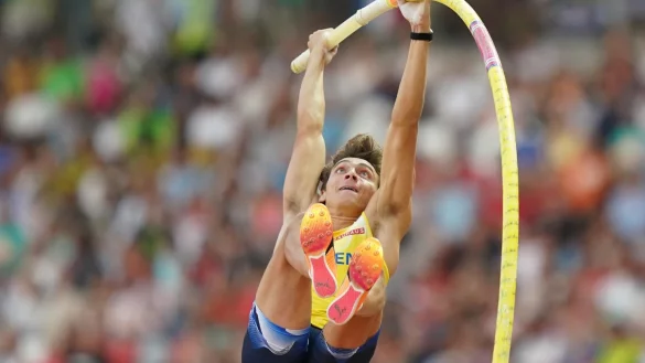 Der nur &laquo;Mondo&raquo; genannte Armand Duplantis aus Schweden &uuml;berquerte beim Diamond-League-Finale in Eugene 6,23 Meter. - &copy; Marcus Brandt/dpa