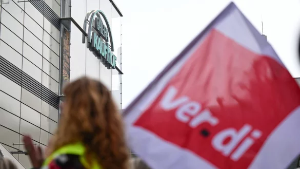 Hintergrund der Protestaktionen ist der von den Gl&auml;ubigern gebilligte Sanierungsplan f&uuml;r das Unternehmen. Er sieht bundesweit die Schlie&szlig;ung von 47 der 129 Filialen vor. - &copy; Bernd Wei&szlig;brod/dpa
