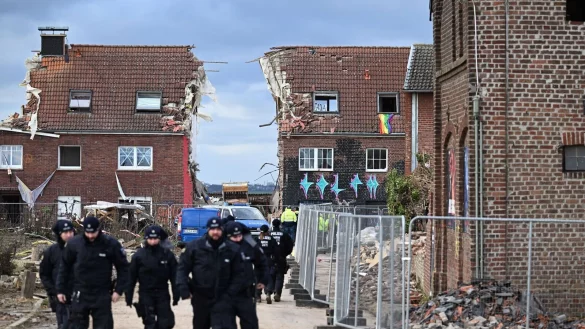 Abrissarbeiten am ehemaligen Haus des letzten Bauern von Lützerath. - © Federico Gambarini/dpa