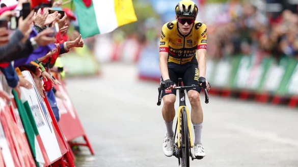 Jonas Vingegaard gewinnt die 16. Etappe der Spanien-Rundfahrt. - © Pep Dalmau/Belga/dpa