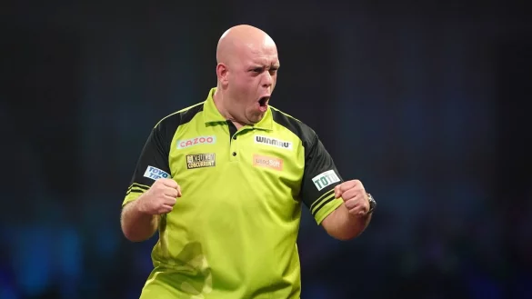 Michael van Gerwen reagiert. - © Zac Goodwin/PA Wire/dpa