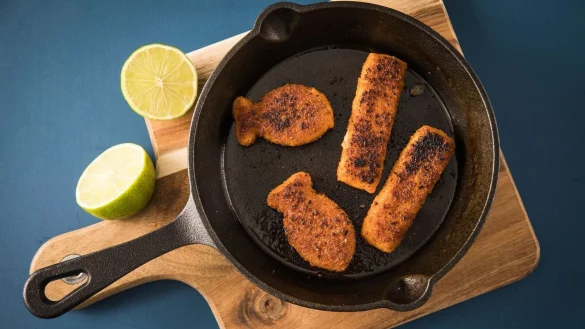31 Fischst&auml;bchen mit klassischem Fisch und veganen Alternativen wurden von der Zeitschrift &laquo;&Ouml;ko-Test&raquo; verkostet und untersucht. Nur acht schneiden &laquo;gut&raquo; ab. - &copy; Christin Klose/dpa-tmn
