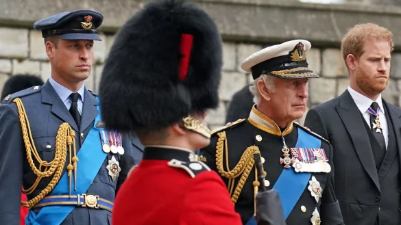 Der britische Prinz Harry (rechts) hat sich mit Bedauern &uuml;ber den Bruch mit seiner Familie ge&auml;u&szlig;ert. - &copy; Kirsty O\'connor/PA Wire/dpa