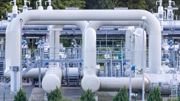 Rohrsysteme und Absperrvorrichtungen in der Gasempfangsstation der Ostseepipeline Nord Stream 1 und der &Uuml;bernahmestation der Ferngasleitung OPAL in Lubmin. - &copy; Jens B&uuml;ttner/dpa