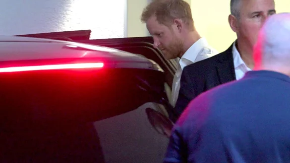 Prinz Harry kommt am Flughafen D&uuml;sseldorf an. - &copy; Henning Kaiser/dpa