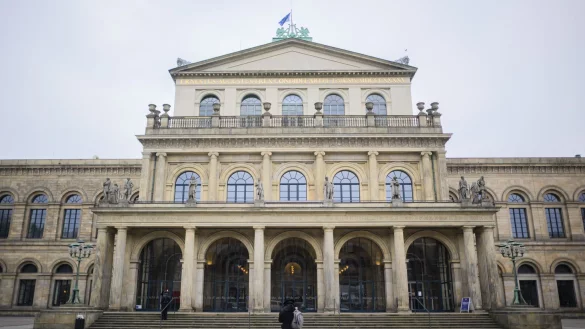 Blick auf die Staatsoper in Hannover. Das Haus hat einen neuen Ballettchef. - &copy; Julian Stratenschulte/dpa