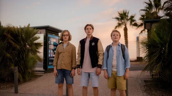 Bob Andrews (Levi Brandl, l-r), Peter Shaw (Nevio Wendt) und Justus Jonas (Julius Weckauf) in einer Szene des Films "Die drei ??? - Erbe des Drachen". - &copy; -/Sony Pictures/dpa