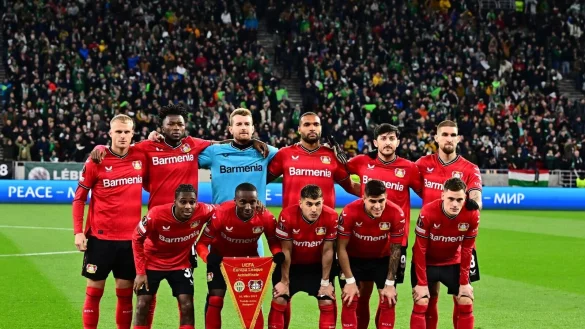 Das Team von Leverkusen vor einem Spiel. - &copy; Marton Monus/dpa