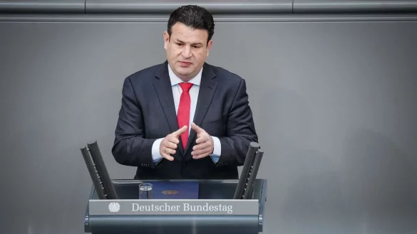 Bundesarbeitsminister Hubertus Heil wirbt für Transparenz im Bereich Künstliche Intelligenz. - © Kay Nietfeld/dpa
