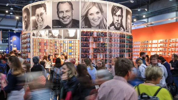 Die Besucherzahlen der Leipziger Buchmesse sind nach drei Jahren Zwangspause fast wieder auf dem Niveau wie vor Corona. - &copy; Jan Woitas/dpa