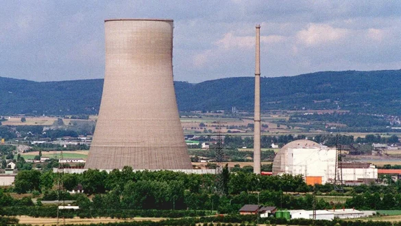 Das Archivbild vom 1993 zeigt das Atomkraftwerk in M&uuml;lheim-K&auml;rlich bei Koblenz. Die Anlage lief nach dem Probebetrieb wegen fehlender Baugenehmigung nur 100 Tage regul&auml;r. - &copy; Frank Kleefeldt/dpa