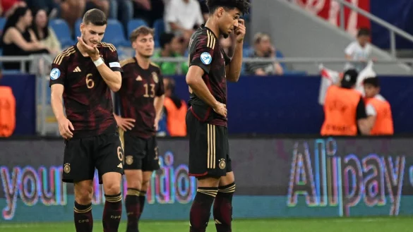 Nach dem Treffer der Engl&auml;nder zum 0:2 steht der deutschen Mannschaft die Ratlosigkeit ins Gesicht geschrieben. - &copy; Sebastian Kahnert/dpa