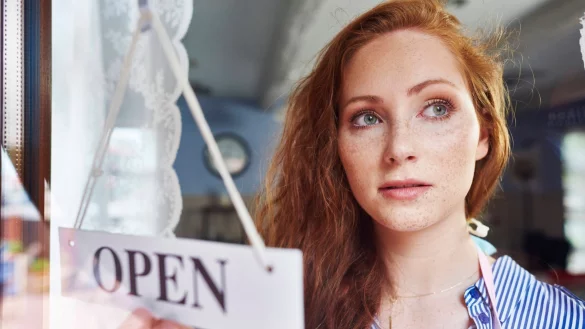 Auch Selbstst&auml;ndige brauchen Auszeiten. Damit das klappt, sollten Urlaube rechtzeitig geplant und an Kunden kommuniziert werden. - &copy; Gpointstudio/Westend61/dpa-tmn