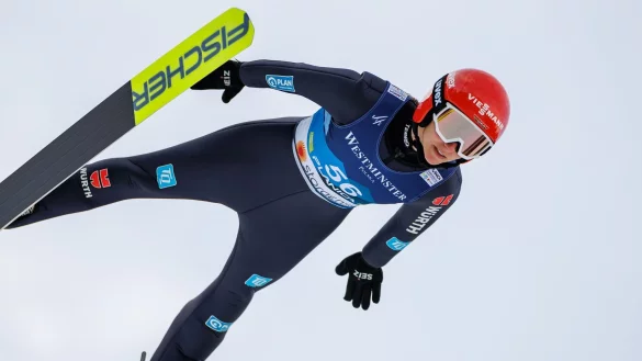 Qualifizierte sich souverän für das WM-Springen auf der Normalschanze: Katharina Althaus. - © Daniel Karmann/dpa