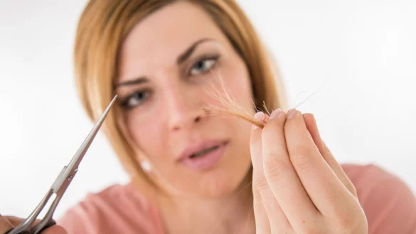 Nicht voreilig abschneiden: Derzeit kursieren auf Social-Media-Plattformen Fake-Anzeigen, die Geld gegen eine Haarspende versprechen. - &copy; Christin Klose/dpa-tmn