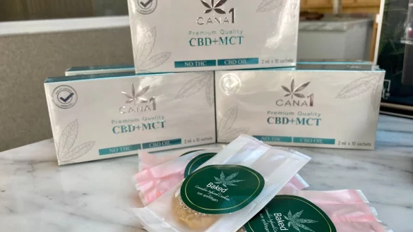 Cannabis-Cookies und medizinisches Cannabis, aufgenommen im Gesch&auml;ft &laquo;Cannabis Kingdom&raquo; in Bangkoks Stadtteil Silom. - &copy; Carola Frentzen/dpa