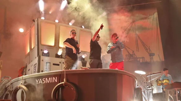 Die Band "Fettes Brot" gibt zum Auftakt ihrer Abschiedstour "Fettes Brot ...is history!" ein Konzert in der Rostocker Stadthalle. - &copy; Danny Gohlke/dpa