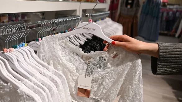 Vom teuren Accessoire f&uuml;r den Adel, hin zum modischen Dauerbrenner erlebte der Schmuck aus Garn H&ouml;hen und Tiefen. - &copy; Bernd Wei&szlig;brod/dpa