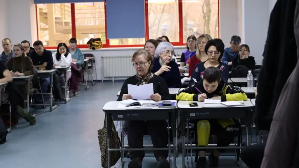 Menschen nehmen an einem Kasachisch-Sprachkurs in der Stadt Almaty teil. - &copy; Hannah Wagner/dpa