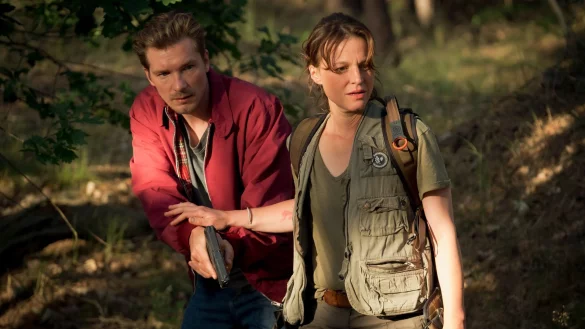 Kommissar Laue (Jacob Matschenz, l) und Sara Jahnke (Maria Simon, r) ermitteln nach dem Tod einer jungen Frau. - &copy; Conny Klein/ARD Degeto/dpa
