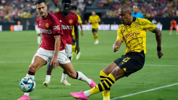 Borussia Dortmunds Donyell Malen in Aktion. - &copy; John Locher/AP