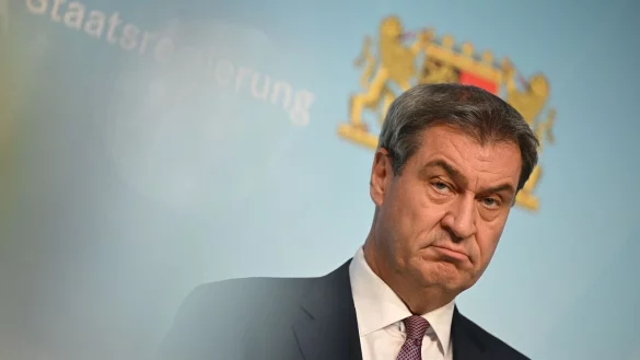 Laut einer Civey-Umfrage kommt die Partei von Ministerpräsident Markus Söder im Zuge der Aiwanger-Affäre auf 36 Prozent. - © Sven Hoppe/dpa