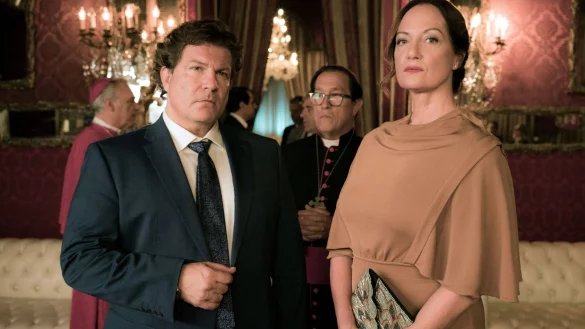 Die Diplomatin Karla Lorenz (Natalia W&ouml;rner) und der Bauunternehmer Robert Felting (Francis Fulton-Smith) in &laquo;Die Diplomatin - Vermisst in Rom&raquo;. - &copy; Roland Suso Richter/ARD Degeto/dpa