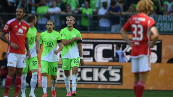 Wolfsburgs Jonas Wind (M) sorgte f&uuml;r den ersten Treffer gegen den 1. FC Union Berlin. - &copy; Swen Pf&ouml;rtner/dpa