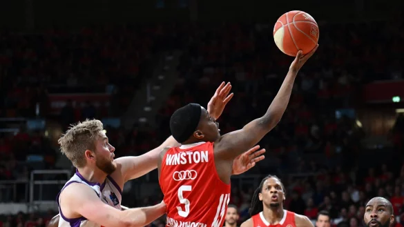 Cassius Winston (M) und die Bayern setzten sich in der Serie gegen G&ouml;ttingen mit 3:0 durch. - &copy; Angelika Warmuth/dpa