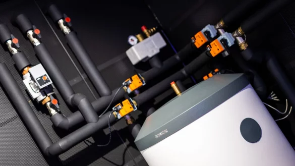 Eine W&auml;rmepumpe. Die FDP will die Technologieoffenheit bei der Wahl der W&auml;rmequelle nach einem Heizungstausch. - &copy; Moritz Frankenberg/dpa