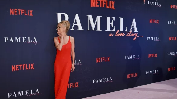 Pamela Anderson kommt zur Premiere der Netflix-Doku &laquo;Pamela: Eine Liebesgeschichte&raquo; im Tudum Theater in Los Angeles. - &copy; Richard Shotwell/Invision via AP/dpa