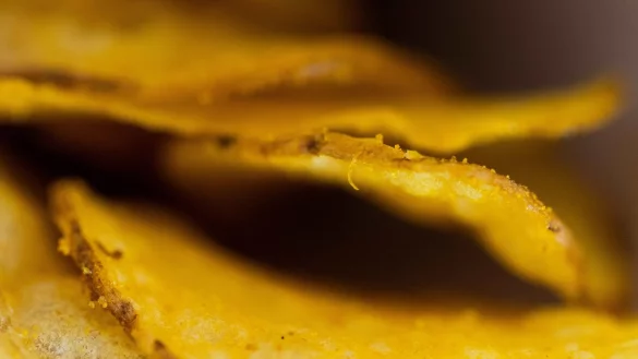 Knuspriger Knabberspa&szlig; mit Schadstoffbelastung: Bio-Kartoffelchips entt&auml;uschen bei &laquo;&Ouml;ko-Test&raquo;. - &copy; Rolf Vennenbernd/dpa/dpa-tmn