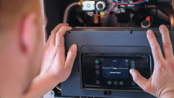 Wer auf eine umr&uuml;stbare Gasheizung setzt, geht aus Sicht von Experten mehrere Risiken ein. Vor allem der steigende CO2-Preis k&ouml;nnte zur Kostenfalle werden. - &copy; Jan Woitas/dpa