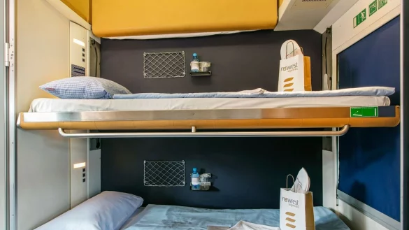 Ruhe im Doppelstockbett: Es gibt bei den ÖBB auch Schlafabteile für mehrere Personen. - © Harald Eisenberger/ÖBB/dpa-tmn