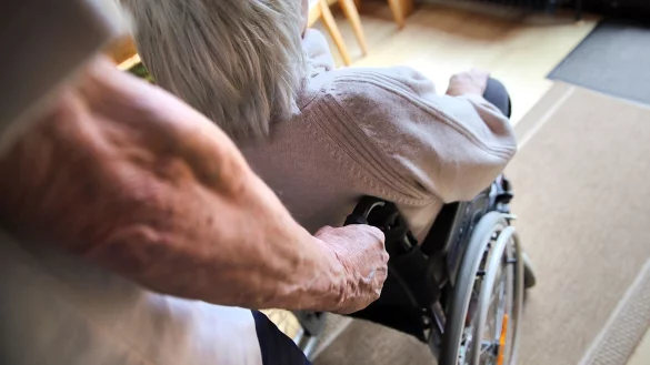 Auch in so einer Situation k&ouml;nnen sich Paare weiterhin nah sein, wenn sie sich mit ihren Bed&uuml;rfnissen auseinandersetzen. - &copy; Mascha Brichta/dpa-tmn