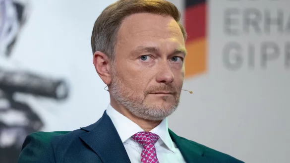Finanzminister Christian Lindner muss kurzfristig seine Reisepl&auml;ne &auml;ndern. - &copy; Sven Hoppe/dpa