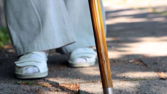 Die F&uuml;&szlig;e bleiben am Boden, obwohl man weiterlaufen m&ouml;chte. Freezing kann wenige Sekunden andauern, aber auch eine halbe Minute. - &copy; Mascha Brichta/dpa-tmn