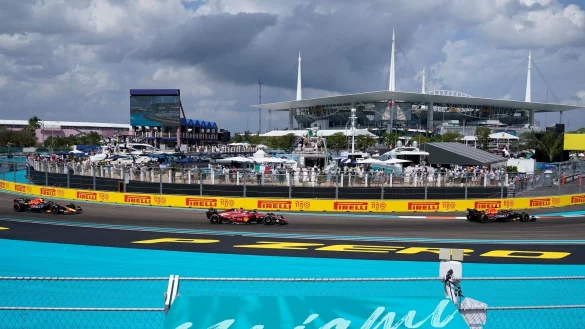 In diesem Jahr gelten Max Verstappen und sein Teamkollege Sergio P&eacute;rez als die Topfavoriten. - &copy; Lynne Sladky/AP/dpa