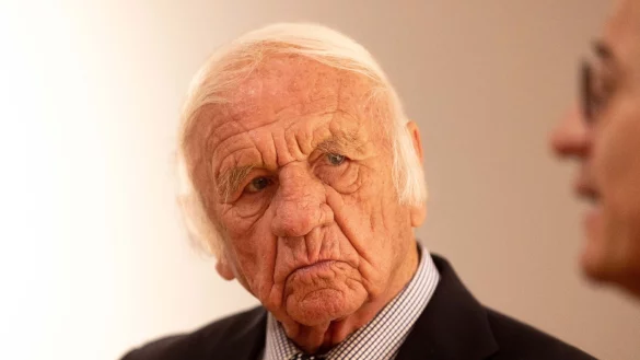 Der K&uuml;nstler Heinz Mack steht im Osthaus Museum Hagen. - &copy; Dieter Menne/dpa