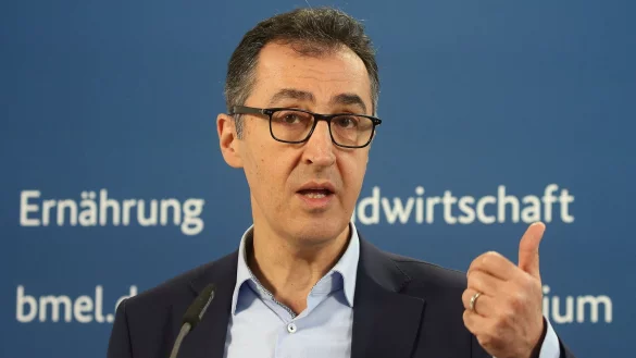Bundesern&auml;hrungsminister Cem &Ouml;zdemir spricht sich f&uuml;r mehr Kinderschutz in der Werbung f&uuml;r Lebensmittel aus. - &copy; Wolfgang Kumm/dpa