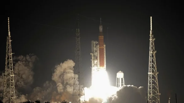 Start der Tr&auml;gerrakete &laquo;SLS&raquo; bei der Mondmission &laquo;Artemis 1&raquo; Mitte November 2022. - &copy; John Raoux/AP/dpa