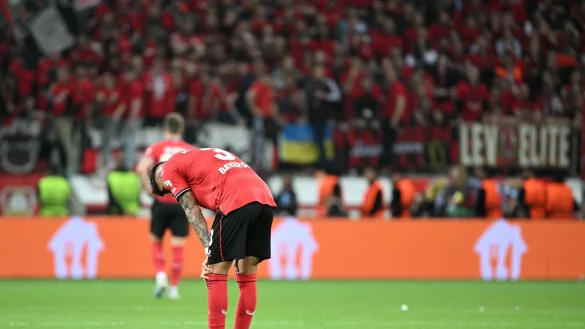 Leverkusens Piero Hincapie reagiert nach dem Spiel. - &copy; Federico Gambarini/dpa