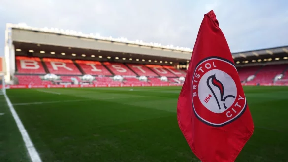 Im Spiel gegen Tabellenf&uuml;hrer Burnley war auf der Anzeigetafel von Bristol City eine Gru&szlig;botschaft an den Terroristen Michael Stone zu sehen. - &copy; Nick Potts/PA Wire/dpa